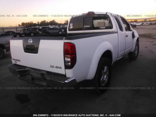 1N6AD06W38C411971 - 2008 NISSAN FRONTIER KING CAB LE/SE/OFF ROAD WHITE photo 4