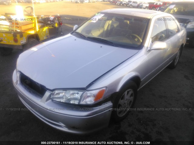 JT2BF22K6Y0247769 - 2000 TOYOTA CAMRY CE/LE/XLE ვერცხლისფერი ფოტო 2