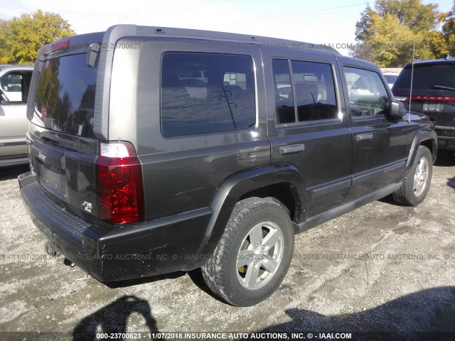 1J8HG48KX6C356841 - 2006 JEEP COMMANDER GRAY photo 4