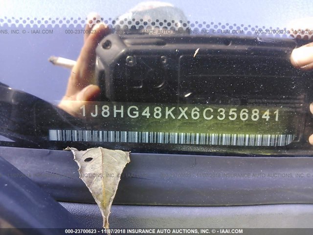 1J8HG48KX6C356841 - 2006 JEEP COMMANDER GRAY photo 9