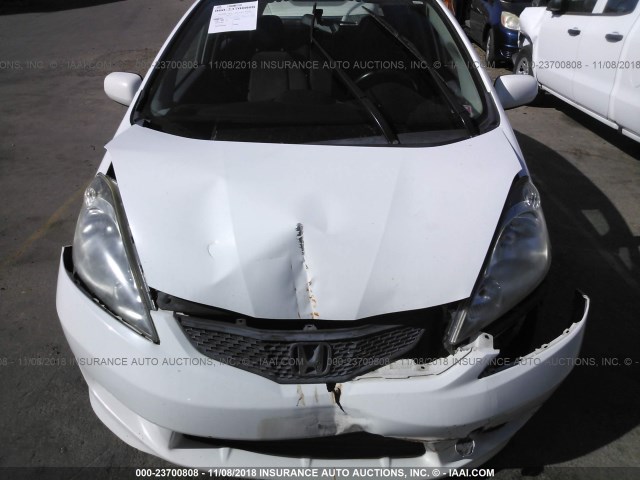 JHMGE8H44AC010115 - 2010 HONDA FIT SPORT WHITE photo 6