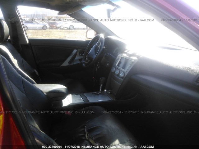 4T1BK46K99U079012 - 2009 TOYOTA CAMRY SE/LE/XLE RED photo 5