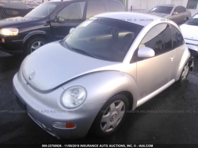 3VWBB61C2WM007775 - 1998 VOLKSWAGEN NEW BEETLE 银色 照片 2