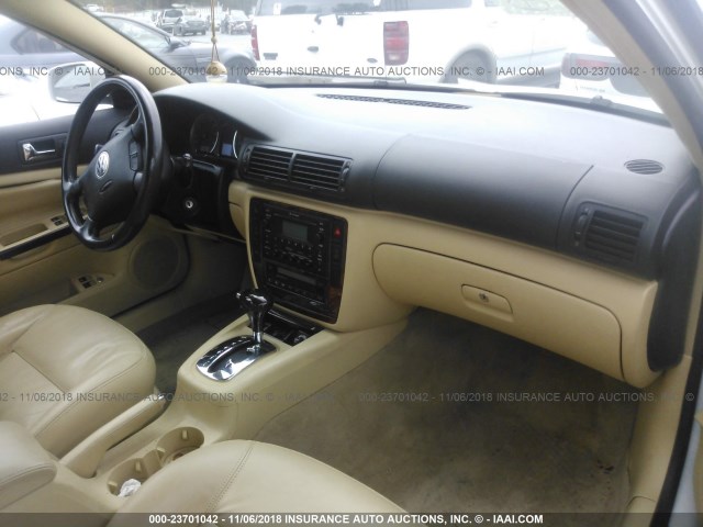 WVWRH63B03P437556 - 2003 VOLKSWAGEN PASSAT GLX 白色 照片 5