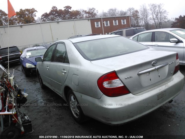 4T1BF32K43U556165 - 2003 TOYOTA CAMRY LE/XLE/SE SILVER photo 3