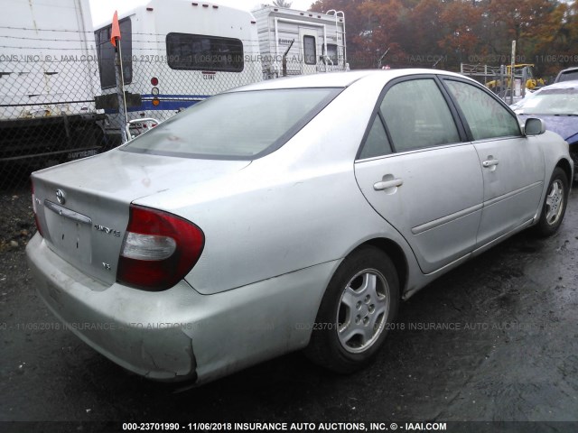 4T1BF32K43U556165 - 2003 TOYOTA CAMRY LE/XLE/SE SILVER photo 4