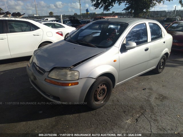 KL1TD52684B183438 - 2004 CHEVROLET AVEO SILVER photo 2