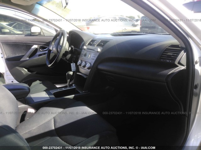 4T1BF3EK5AU073180 - 2010 TOYOTA CAMRY SE/LE/XLE SILVER photo 5