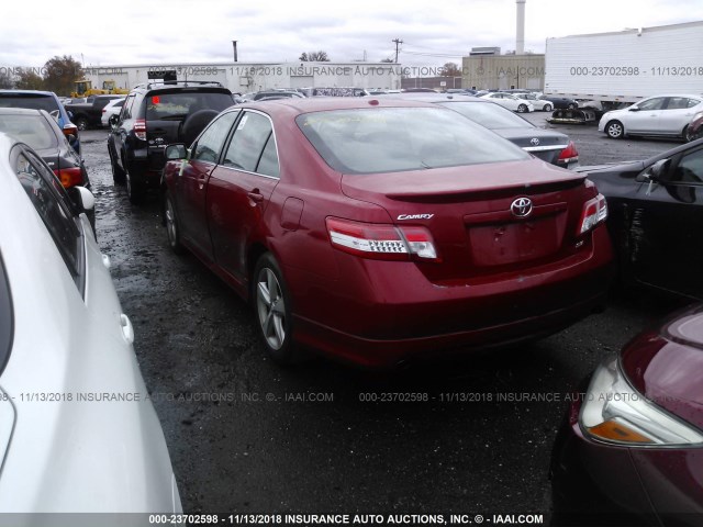 4T1BF3EK4BU604533 - 2011 TOYOTA CAMRY SE/LE/XLE RED photo 3