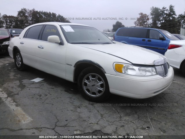 1LNFM82WXXY606492 - 1999 LINCOLN TOWN CAR SIGNATURE WHITE photo 1