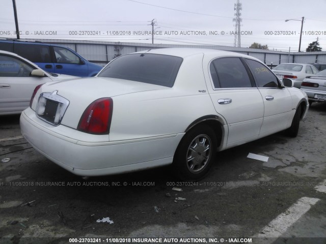 1LNFM82WXXY606492 - 1999 LINCOLN TOWN CAR SIGNATURE WHITE photo 4