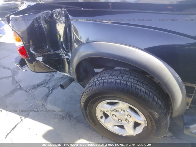5TEHN72N61Z813172 - 2001 TOYOTA TACOMA DOUBLE CAB 黑色 照片 6