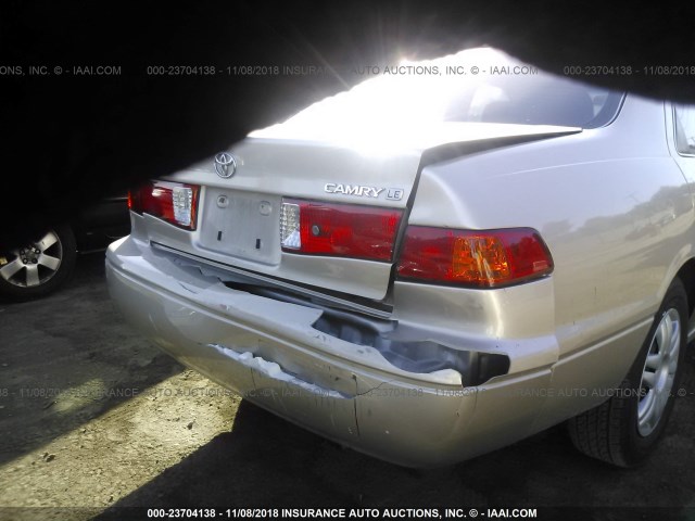 JT2BG22KXY0435790 - 2000 TOYOTA CAMRY CE/LE/XLE 金色 照片 6