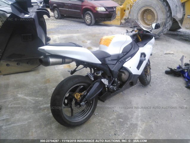 JKBZXJC105A018437 - 2005 KAWASAKI ZX636 C1 WHITE photo 4