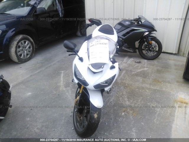 JKBZXJC105A018437 - 2005 KAWASAKI ZX636 C1 WHITE photo 5