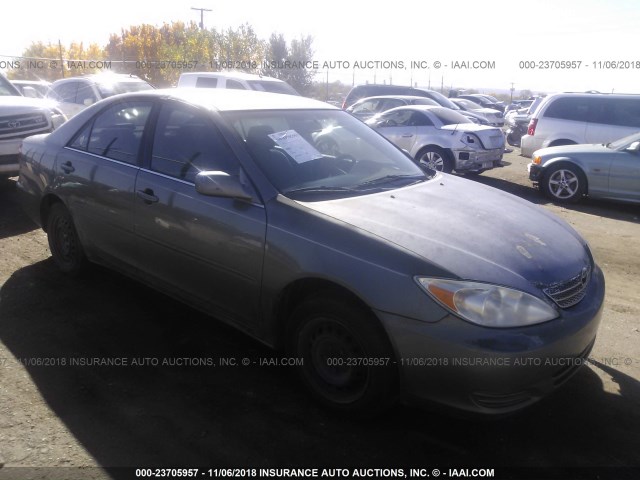 4T1BE32K72U590036 - 2002 TOYOTA CAMRY LE/XLE/SE GRAY photo 1
