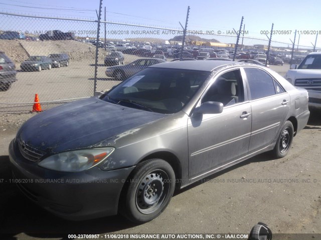 4T1BE32K72U590036 - 2002 TOYOTA CAMRY LE/XLE/SE GRAY photo 2