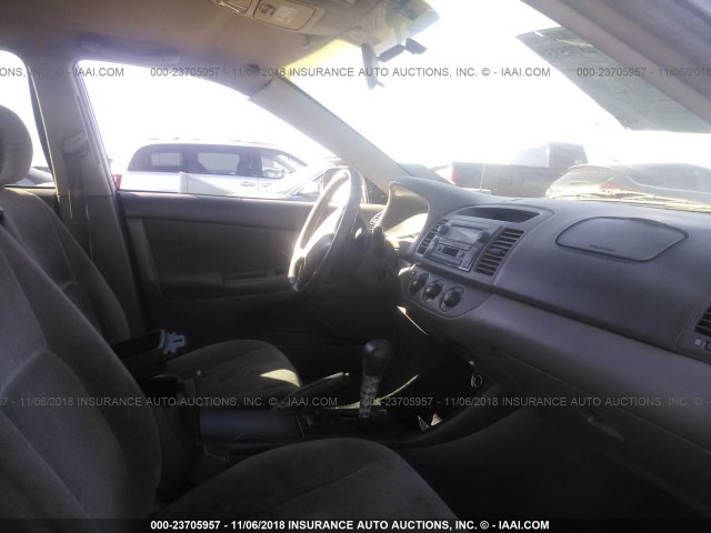 4T1BE32K72U590036 - 2002 TOYOTA CAMRY LE/XLE/SE GRAY photo 5