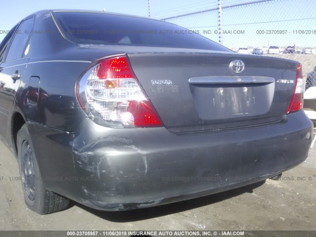 4T1BE32K72U590036 - 2002 TOYOTA CAMRY LE/XLE/SE GRAY photo 6