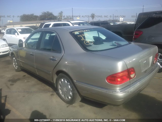 WDBJF55F5VA404084 - 1997 MERCEDES-BENZ E 320 Dark Brown photo 3