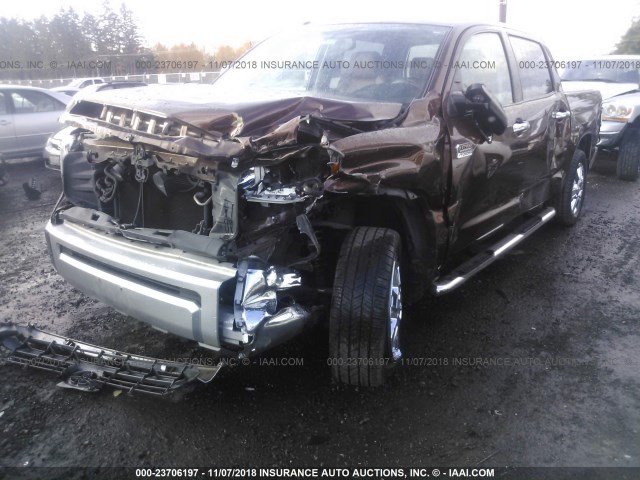 5TFAY5F1XEX372020 - 2014 TOYOTA TUNDRA CREWMAX PLATINUM Braun Foto 2