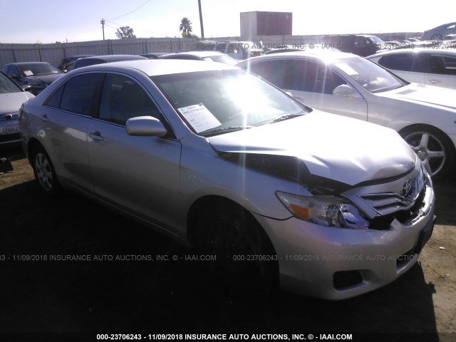 4T1BF3EK4BU126890 - 2011 TOYOTA CAMRY SE/LE/XLE SILVER photo 1