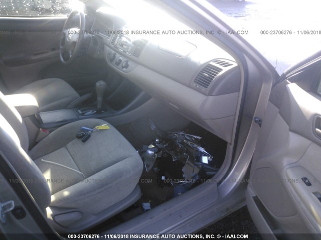 4T1BE32K02U610028 - 2002 TOYOTA CAMRY LE/XLE/SE TAN photo 5