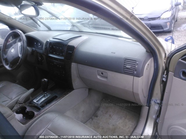 KNDJC733335065944 - 2003 KIA SORENTO EX/LX ოქროსფერი ფოტო 5