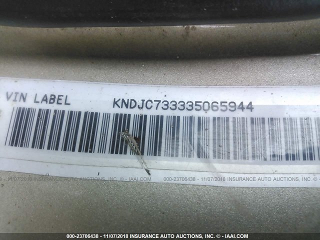 KNDJC733335065944 - 2003 KIA SORENTO EX/LX ოქროსფერი ფოტო 9