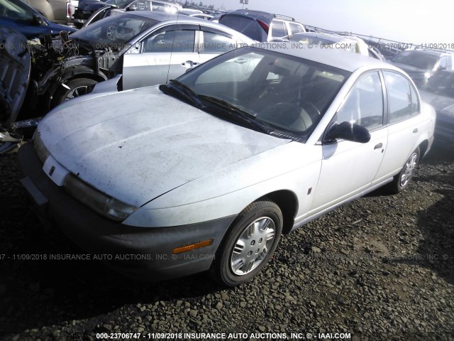 1G8ZG5286WZ228845 - 1998 SATURN SL1 WHITE photo 2