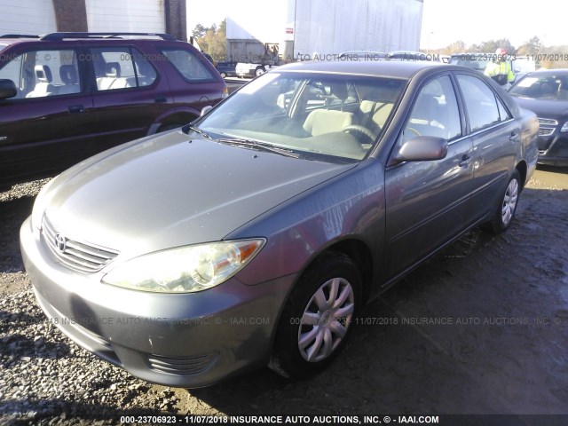 4T1BE32K16U736131 - 2006 TOYOTA CAMRY LE/XLE/SE GRAY photo 2
