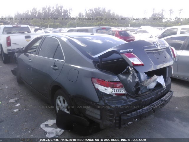 4T1BF3EKXAU531330 - 2010 TOYOTA CAMRY SE/LE/XLE GRAY photo 3