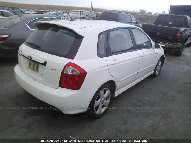 KNAFE162375009389 - 2007 KIA SPECTRA5 SX WHITE photo 4