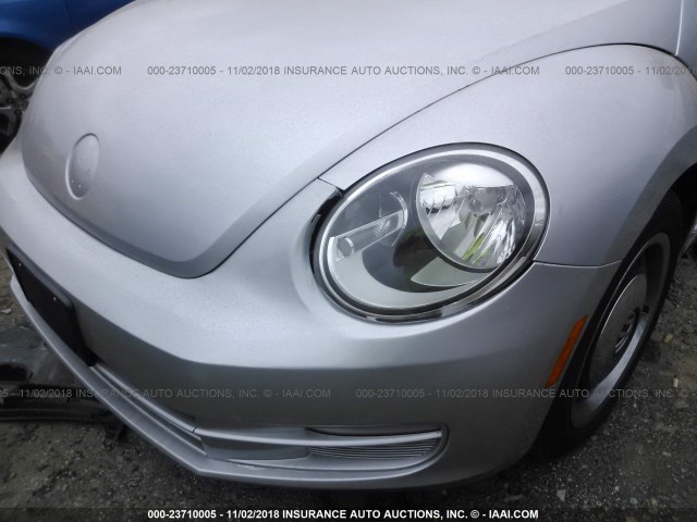3VWHP7AT8CM623610 - 2012 VOLKSWAGEN BEETLE SILVER photo 6