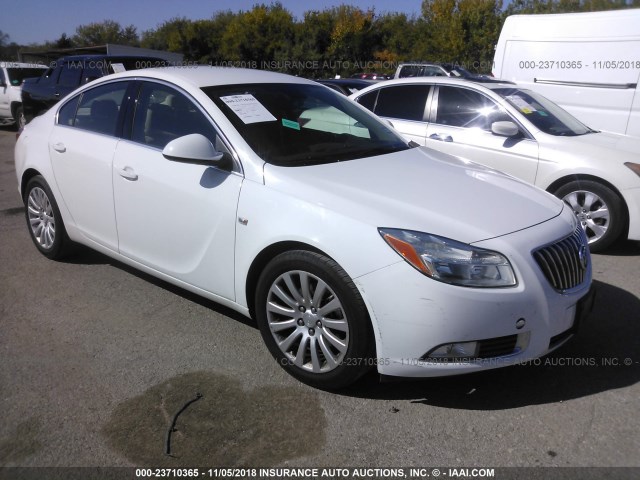 W04GV5EV5B1054371 - 2011 BUICK REGAL CXL WHITE photo 1