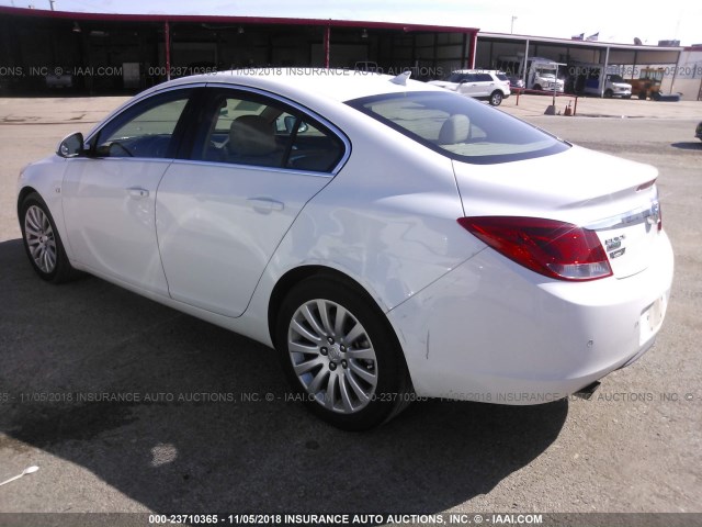 W04GV5EV5B1054371 - 2011 BUICK REGAL CXL WHITE photo 3