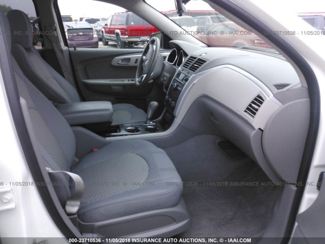 1GNKVFED1CJ229169 - 2012 CHEVROLET TRAVERSE LS WHITE photo 5