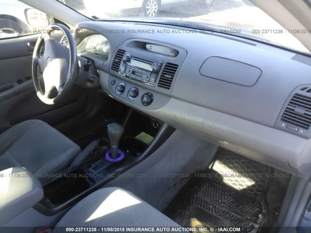 JTDBE32K620063021 - 2002 TOYOTA CAMRY LE/XLE/SE BLACK photo 5