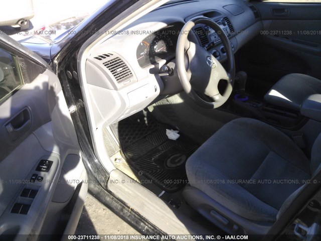 JTDBE32K620063021 - 2002 TOYOTA CAMRY LE/XLE/SE BLACK photo 6