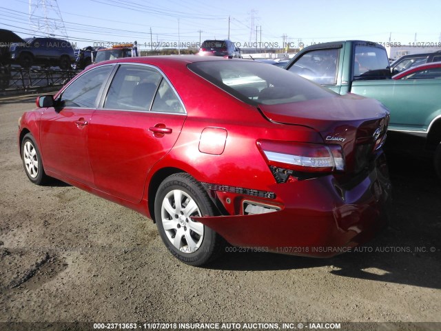 4T1BF3EK2BU731975 - 2011 TOYOTA CAMRY SE/LE/XLE RED photo 3