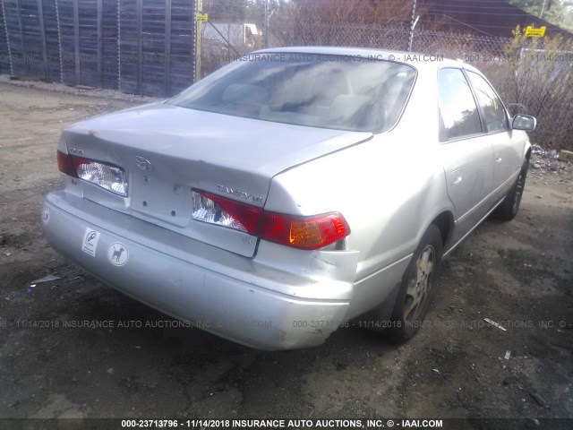 4T1BF22KXYU098696 - 2000 TOYOTA CAMRY LE/XLE SILVER photo 4