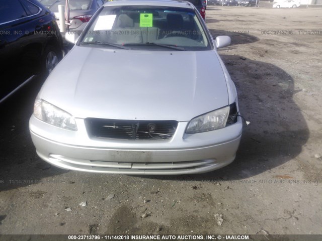 4T1BF22KXYU098696 - 2000 TOYOTA CAMRY LE/XLE SILVER photo 6