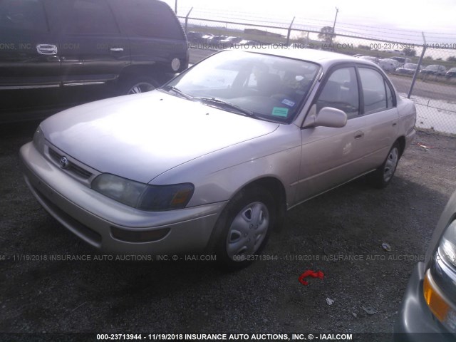 1NXBB02E1VZ509408 - 1997 TOYOTA COROLLA DX GOLD photo 2