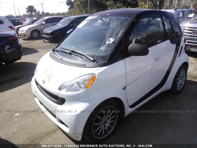 WMEEJ3BA7BK445015 - 2011 SMART FORTWO PURE/PASSION WHITE photo 6