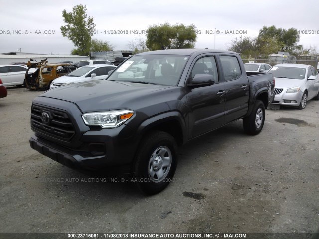 5TFAX5GN5JX112798 - 2018 TOYOTA Tacoma DOUBLE CAB/SR/SR5 GRAY photo 2