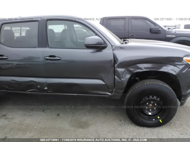 5TFAX5GN5JX112798 - 2018 TOYOTA Tacoma DOUBLE CAB/SR/SR5 GRAY photo 6