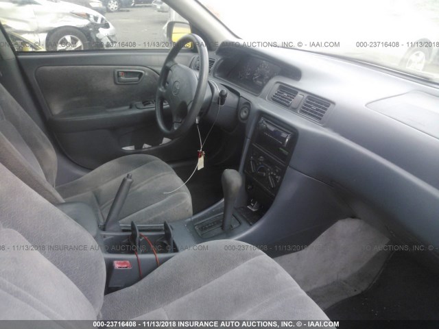 4T1BG22K0XU478237 - 1999 TOYOTA CAMRY CE/LE/XLE 灰色 照片 5