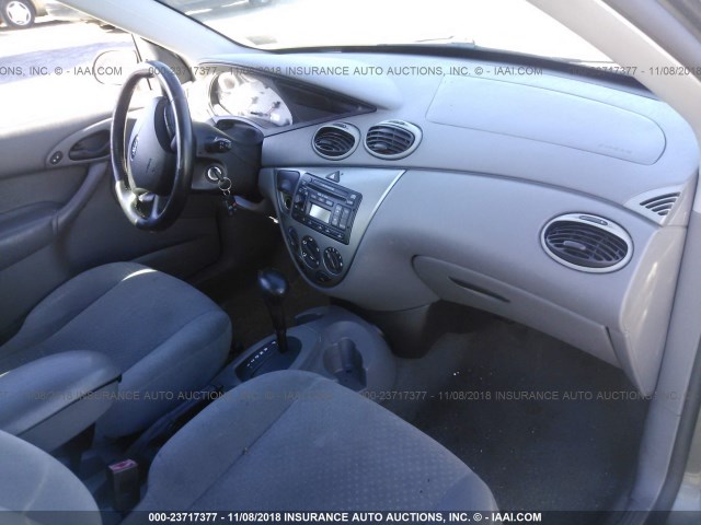 1FAFP36383W141169 - 2003 FORD FOCUS SE/SE SPORT/ZTW GRAY photo 5