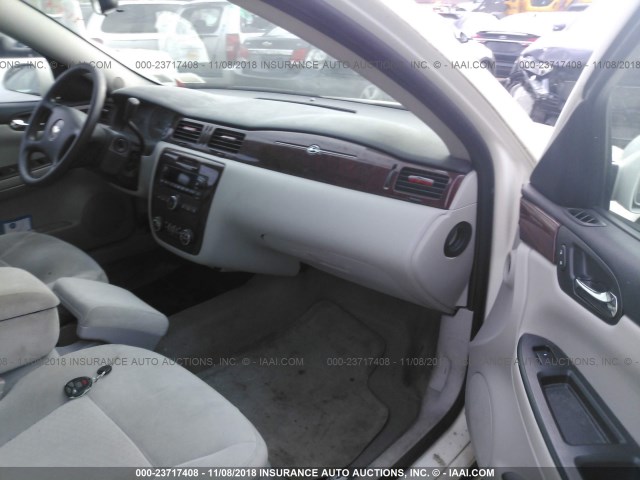 2G1WT55N979323085 - 2007 CHEVROLET IMPALA LT WHITE photo 5