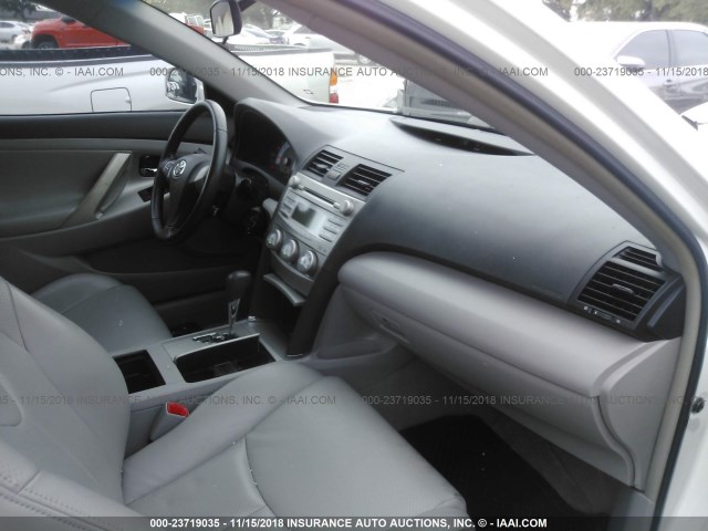 4T1BF3EK9AU549432 - 2010 TOYOTA CAMRY SE/LE/XLE თეთრი ფოტო 5
